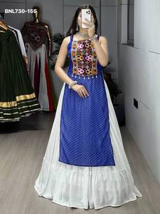 Conjunto de Lehenga de Rayón y Algodón con Borde de Volantes Sólidos en Color Blanco y Kurti Tradicional con Bordados Elegantes, Colección de Moda Femenina - Product Image 6