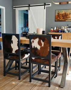 Chaise de salle à manger grise moderne avec pieds en métal robustes et assise rembourrée pour un intérieur élégant, un bureau à domicile, un café et un restaurant - Product Image 4