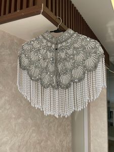 Poncho de diseñador para adultos con cuentas y cristales bordados, tela de organza antiestática, flecos hechos a mano, transpirable, para uso nocturno, con perlas en la parte delantera. - Product Image 4