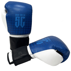ถุงมือฝึกซ้อม MMA คิกบ็อกซิ่ง ซานด้า หนังสีดำ-น้ำเงินคู่ ยี่ห้อ SAQIB&CO กันน้ำ พร้อมสายรัดแบบตีนตุ๊กแก - Product Image 2