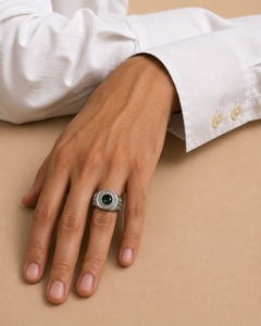 Bague Chevalière Homme en Argent Sterling 925 avec Émeraude Verte, Fabricant de Bijoux Personnalisés en Gros, Fournisseur de Bagues de Luxe en Pierres Précieuses pour Hommes - Product Image 4