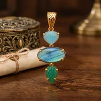 Pendentif élégant en pierre précieuse naturelle labradorite et jade vert, laiton plaqué or 18 carats, design populaire, pour femme, bijou à porter au quotidien