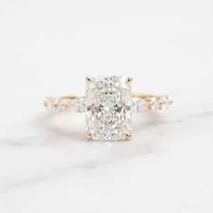 Bague solitaire en diamant de laboratoire taille radiant, or massif, argent sterling, platine, pour fiançailles, délicate et élégante - Product Image 1