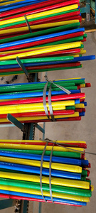 Balai léger et durable à manche en bois coloré, 25-34 pouces, en fibres de maïs, poils rigides non tressés, pour le nettoyage de la maison, des toilettes et des sols - Product Image 3