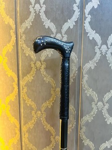 Canne de marche multifonctionnelle en cuir d'eucalyptus gravé, à suspendre au mur, pliable en 3, 37 pouces (environ) Design d'art populaire OLD WORLD - Product Image 6