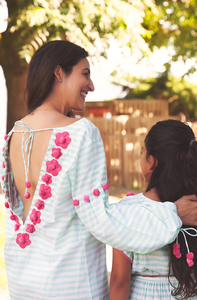 Magnifique tenue rose en coton brodé à manches longues, unité à rayures avec décor en Pom Pom, et motif Floral, dos profond, par lot de 5 - Product Image 3