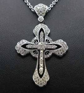 Pendentif Croix en Moissanite Taille Brillant pour Femme, en Argent S925 Plaqué Rhodium de Luxe, Sertissage Griffe Classique, Thème Religieux - Product Image 3