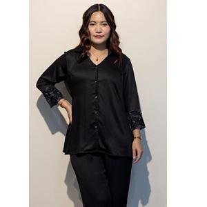เสื้อเชิ้ตผู้หญิง ERICA Black Giza Cotton พรีเมียม ดีไซน์หรูหรา ให้ลุคทันสมัย ซื้อโดยตรงจากซัพพลายเออร์ - Product Image 1