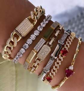 กำไลข้อมือทองคำ 10k สีเหลืองทรงสี่เหลี่ยมประดับเพชรโมอิสซาไนต์คุณภาพส่งออกสำหรับทุกเพศ สไตล์ฮิปฮอป - Product Image 3