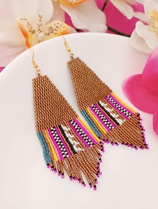 Boucles d'oreilles perlées prêtes à la vente, de qualité supérieure, couleur unie, pour usage professionnel en gros, fabrication sur mesure - Product Image 3