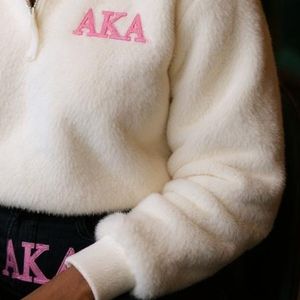 Sudadera con Capucha de Felpa AKA Ivory Cozy, Logotipo Bordado en Rosa, Sudadera de Sherpa para Mujer, Ropa de Hermandad Griega, OEM ODM - Product Image 6