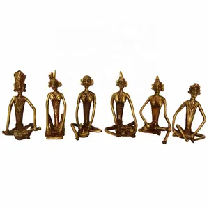 音乐家设置在黄铜金属中，用于古董成品表装饰手工偶像的礼品或装饰