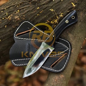 Cuchillo de Supervivencia Personalizado de Acero de Damasco con Hoja Fija, Mango de Resina, Borde Recto y Forma de Hoja Recta, con Funda de Cuero - Product Image 5