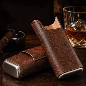 Estuche compacto para cigarros de cuero genuino con soporte integrado para cortador, ideal para amantes de los cigarros y viajeros. - Product Image 3
