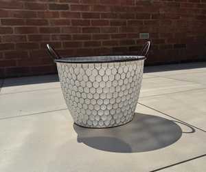 Jardinière rustique en métal galvanisé, patine blanche, faite à la main, grande jardinière d'extérieur, pot galvanisé pour plantes - Product Image 4