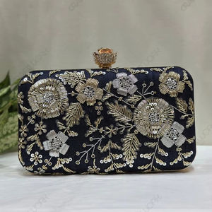 กระเป๋าคลัทช์กรอบลายดอกไม้สีเงินทองกรมท่า พร้อมตัวล็อคแบบมงกุฎคริสตัล กระเป๋าถือหรูหราสำหรับงานแต่งงานและงานกลางคืน เหมาะสำหรับร้านบูติก - Product Image 1