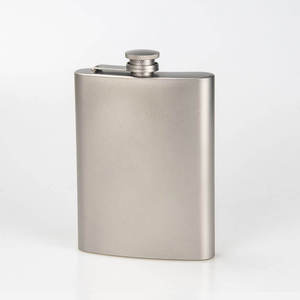 Botella de Licor Portátil de Titanio de Ocho Onzas, Diseño Delgado, Rectangular, Moderno y Simple, para Viajes al Aire Libre y Senderismo - Product Image 1