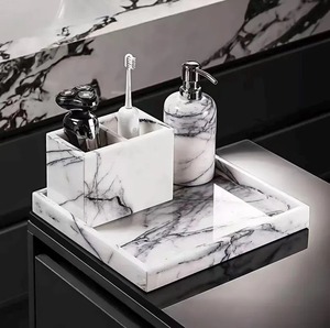 Ensemble d'accessoires de salle de bain écologiques en résine faits à la main, quatre pièces, distributeur de savon - Product Image 5