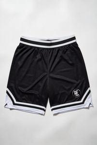 Shorts de basket-ball rose vif avec bordure blanche et rose et logo RC, pour un look élégant et professionnel pour les équipes sportives. - Product Image 5