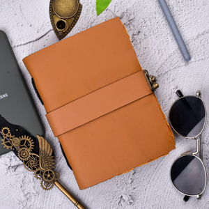 Cuir minimaliste fait main avec fermeture à boucle | Carnet de notes A5 style vintage avec finition rustique |   Journal de 100 pages pour la rédaction - Product Image 3