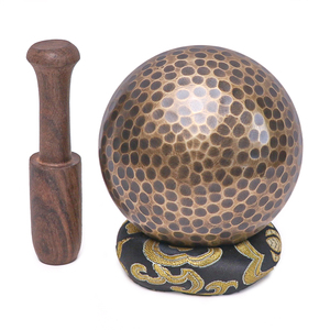 Juego de Cuencos Tibetanos de Latón Martillado a Mano con Mazo de Madera y Cojín para Meditación, Yoga y Sanación, 9.5cm, Tema Budista, Bañado en Oro - Product Image 3