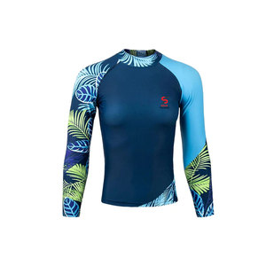 Haut de sport compressif à manches courtes Solid Trader Premium Activewear, séchage rapide, confortable, extensible, pour l'entraînement, protection anti-UV - Product Image 1