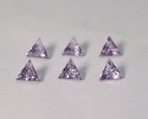 Kunzite de laboratoire Corindon 9 mm facetté en forme de trion, qualité AAA, pierres précieuses en vrac pour la fabrication de bijoux de luxe, pierre de naissance d'octobre - Product Image 1