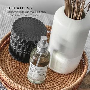 Plateau de service rond décoratif en rotin avec bordure tressée complexe, organiseur de table en osier écologique et plateau de cuisine durable - Product Image 6