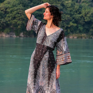 Vestido Maxi de Seda Indo-Occidental Hecho a Mano, Elegancia Redefinida, Escote Profundo en V y Mangas Campana Fluidas, a Precio de Fábrica - Product Image 1