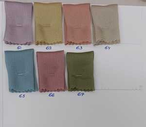 Tissu en polyester satiné brut écologique, léger, 60 GSM, tissé, en stock, pour vêtements, Kurti, robe, sari, femmes et filles - Product Image 1