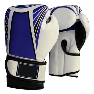 Gants de boxe en cuir blanc respirant avec logo cheval doré, fermeture à lacets et poignet à enfiler pour adultes - Product Image 4