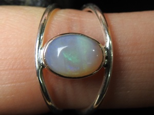 Bague en opale solide australienne sertie en bélière - Argent - Pierre de naissance d'octobre - Taille US 4,5 - Cadeau de mariage fait à la main pour elle - Product Image 4