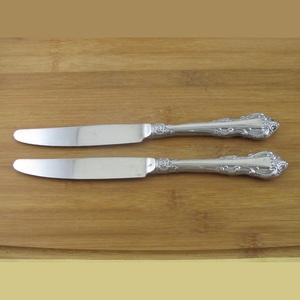 Cuchillo de Cena de Acero Inoxidable de Primera Calidad con Mango con Detalles en Dorado, Cubertería Plateada Moderna para Hoteles, Restaurantes y Bodas - Product Image 6