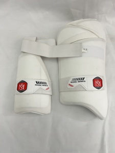 Mannusports Sniper Thai Guard: Protectores Tailandeses Personalizados de Fábrica para Jugadores de Cricket, Precios Competitivos en Equipamiento de Protección - Product Image 2