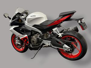 Motocicleta de fábrica 2024 Aprilia RS 660 - Product Image 3