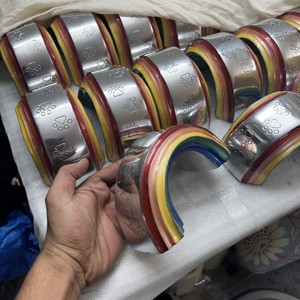 Urna Funeraria para Mascotas Evana, Hermosa y Moderna, Diseño Arcoíris, 6 Pulgadas, Aluminio Resistente, Diseño Personalizable para Guardar Cenizas de Mascotas - Product Image 6
