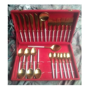 Juego de Cubiertos Tradicionales de Lujo en Oro Blanco de 24 Piezas, Acero Inoxidable y Latón, Apto para Lavavajillas, Uso Sostenible en Bodas y Hoteles - Product Image 1