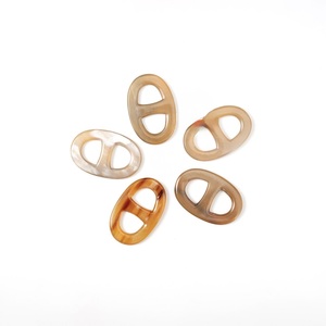 Anillo para Bufanda Ecológico de Cuerno de Búfalo con Acabado Pulido, Sujeción Segura y Elegancia Suave para Bufandas - Regalo de Año Nuevo y Halloween - Product Image 2