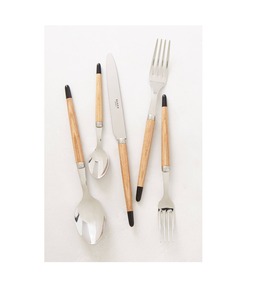 Juego de cubiertos de metal con acabado antiguo y mango de madera, cubiertos clásicos de acero inoxidable para una mesa de comedor de estilo herencia. - Product Image 5