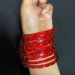 Bracelet tendance en résine polie pour femme, modèle géométrique coloré, grande taille, personnalisable, idéal pour les fêtes - Collection MN EXPORTS - Product Image 1