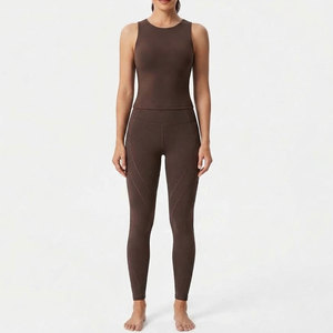 Conjuntos de yoga para mujer de calidad profesional y cómodos para entrenamiento físico y sesiones de yoga. - Product Image 1