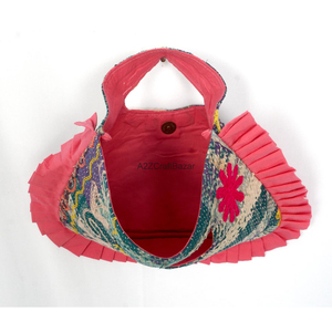 Sac de plage Kantha en coton matelassé fait main avec patchwork multi-motifs, magnifique pochette ouverte pour femme, idéal pour les courses estivales - Product Image 3