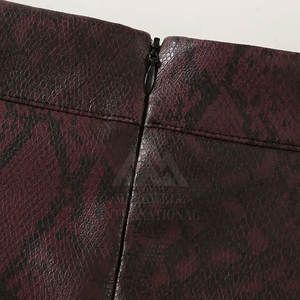 กระโปรงหนัง PU คุณภาพดีสำหรับผู้หญิง ทรงเอไลน์เอวสูง กระโปรงทรงเข้ารูป เซ็กซี่ เหมาะสำหรับใส่ไปเที่ยวคลับ รับผลิตแบบ OEM ODM - Product Image 3