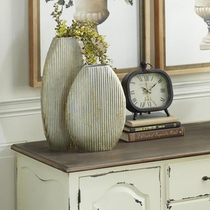 Vases de table en métal faits à la main, style shabby chic, design côtelé, accent décoratif pour la maison, idéal pour un cadeau de pendaison de crémaillère - Product Image 1