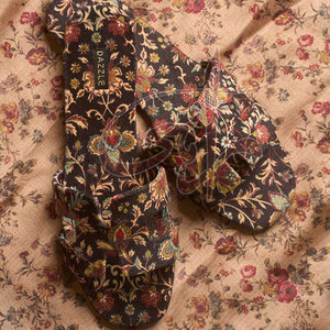 Sandalias con Parte Superior de Terciopelo Antideslizante Estampado con Flores Doradas y Rojas, Tendencia de Moda, Alta Calidad - Product Image 3