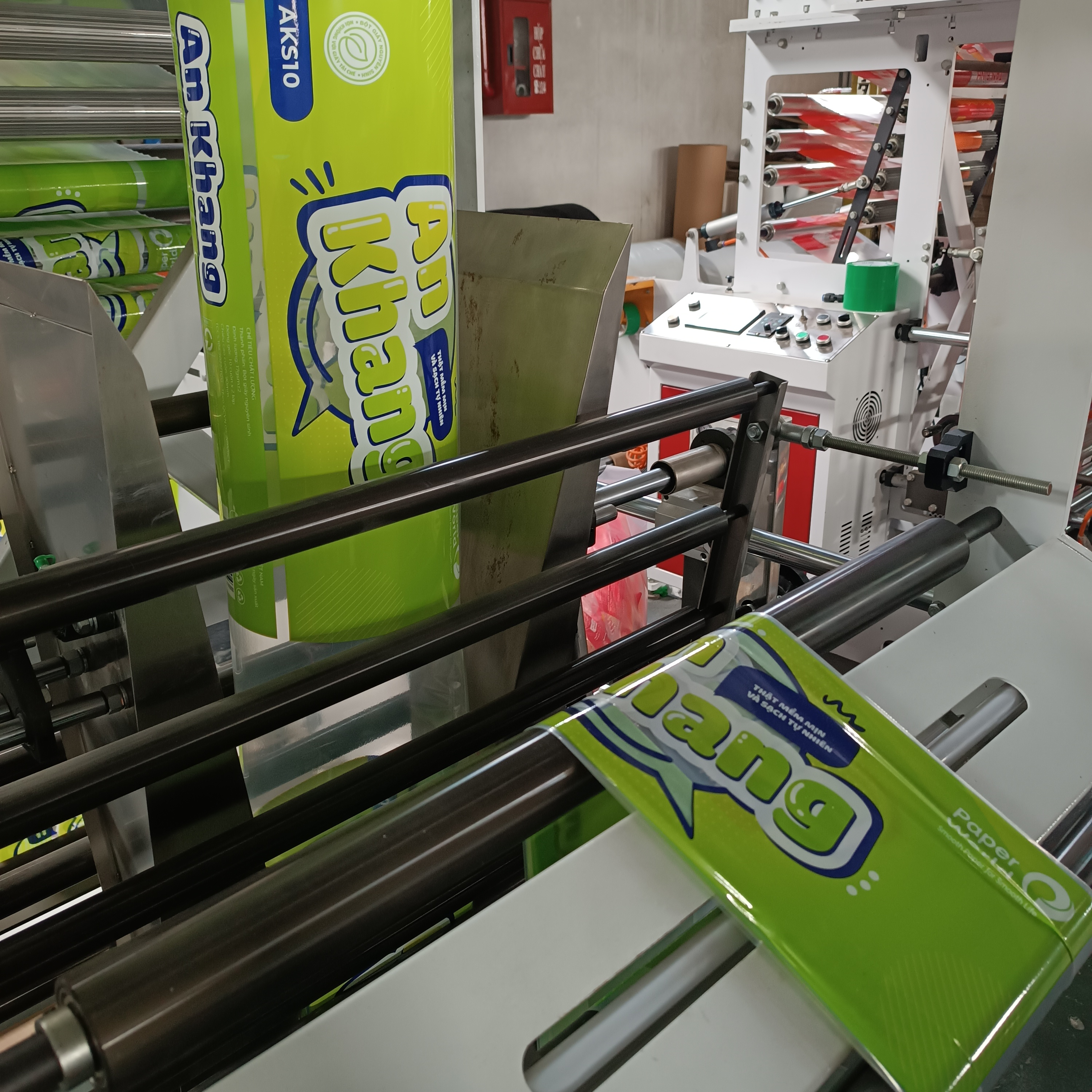 Custom Gravure Printed Durable Square Bottom PE Toilet Paper Packaging Bags Wholesale Factory Direct Vietnam