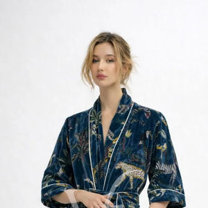 Kimono de terciopelo hecho a mano con estampado botánico de vida silvestre, largo, informal, de verano, estilo bohemio, tipo abrigo. - Product Image 1