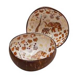 Bol en noix de coco sculpté à la main, multifonctionnel et écologique, vaisselle naturelle pour la maison, cadeau de fête, artisanat vietnamien en gros - Product Image 4