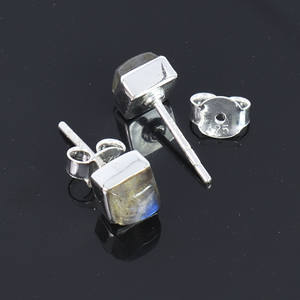 Boucles d'oreilles clous en labradorite bleue effet feu, argent sterling 925, cabochon carré 5 mm serti clos, bijoux pour occasions festives - Product Image 6