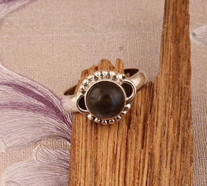 Bague en labradorite véritable à coupe ronde pour femme, style bohème tendance, faite à la main, avec pierre précieuse unique, bague en pierre de lune, vente en gros - Product Image 4